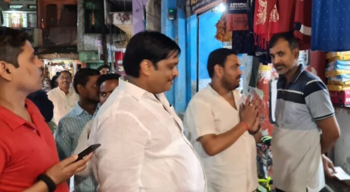 राजीव नगर वार्ड में चुनाव प्रचार को गति प्रदान करते बबलू सोनी।