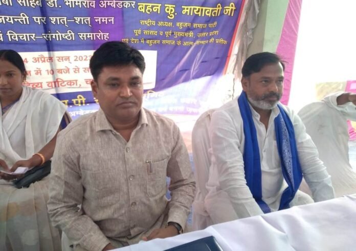 विवेक कुमार उर्फ पिंकू अग्रहरि को चंदौली चेयरमैन प्रत्याशी घोषित करते मंडल कोआर्डिनेटर।