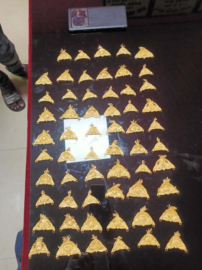 डीडीयू जंक्शन पर पकड़ा गया सोने का आभूषण।