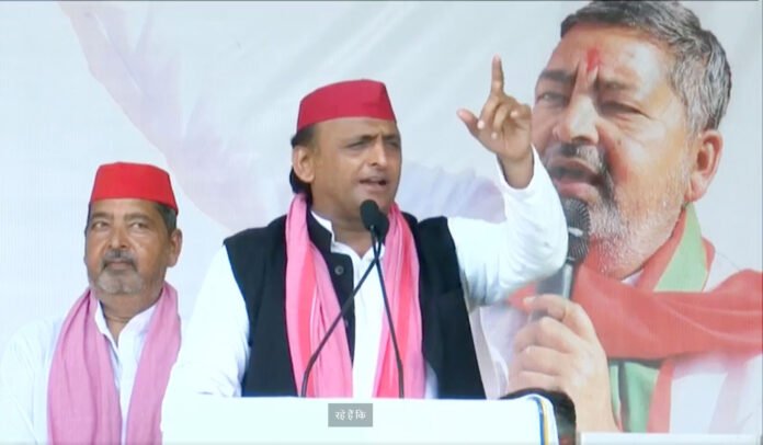 Chandauli में जनसभा को संबोधित करते Akhilesh Yadav