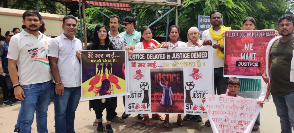 Kolkata Doctor's Murder Case: Social Workers ने न्याय के लिए किया प्रोटेस्ट