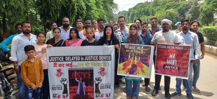 Kolkata Doctor's Murder Case: Social Workers ने न्याय के लिए किया प्रोटेस्ट