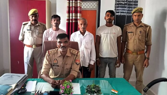 Crime Control : पकड़े गए वांछितों के साथ कंदवा थाना पुलिस।