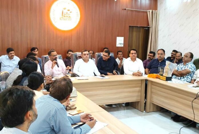 Meeting : Chandauli के उद्यमियों ने सोलर इकाई स्थापना को लेकर सिडबी के अधिकारियों संग की चर्चा