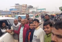 अपनी जनता पार्टी के राष्ट्रीय अध्यक्ष स्वामी प्रसाद मौर्य का कार्यकर्ताओं व पदाधिकारियों ने ढोल नगाड़े व फूल मालाओं से किया स्वागत