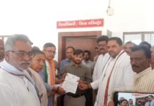 Chandauli:निर्माणाधीन रेलवे ओवरब्रिज, स्टेट हाईवे,और नेशनल हाईवे, परियोजनाओं की गुणवत्ता के जांच की कांग्रेसियों ने उठाई मांग