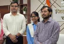 Chandaulii:सूर्या हॉस्पिटल के प्रबंधक डॉ. गौतम त्रिपाठी ने इंटर की छात्रा का किया सम्मान