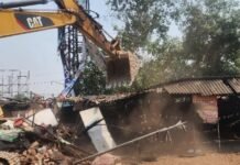 Chandauli:चाँदनी मार्केट मोड़ से लेकर जिला अस्पताल तक हटाई जाएंगी अवैध दुकानें,दुकानदारों को नोटिस जारी