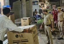 कैली रोड पर पुलिस का पैदल गश्त,अतिक्रमण हटवाकर दी चेतावनी