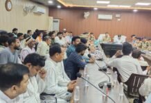 Chandauli:पुलिस लाइन में डीएम व एसपी ने ताजियादारो संग की बैठक,जनपद में मुहर्रम को शांतिपूर्ण ढंग से मनाने की अपील,शरारती तत्वों पर होगी कड़ी कार्यवाई