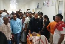 भ्रष्टाचारःआपरेशन के लिए चिकित्सक ने विधवा से मांगे 30 हजार,मामला संज्ञान में आने के बाद मनोज सिंह डब्लू ने विधवा को निजी अस्पताल में कराया भर्ती
