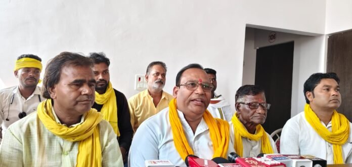 सामूहिक इस्तीफा के बाद अपनी बातों को रखते बबलू राजभर